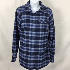 Columbia womens small button down Omni wick shirt